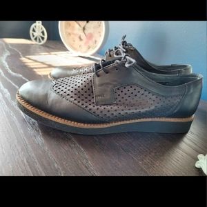 Woman leather shoes, size 7,color: black
